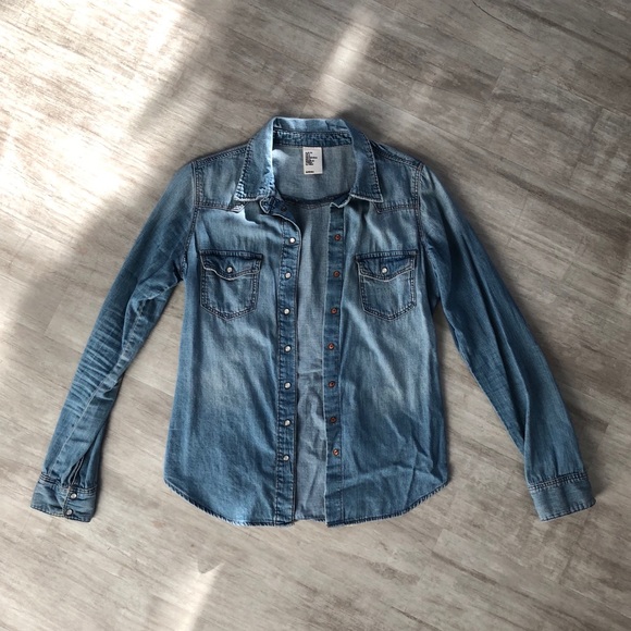 H&M Jackets & Blazers - ⭐️ H&M Denim Jacket Size 6